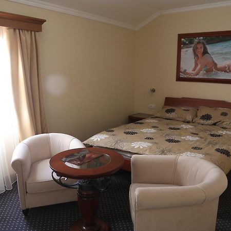 Hotel Village Stari Banovci ภายนอก รูปภาพ