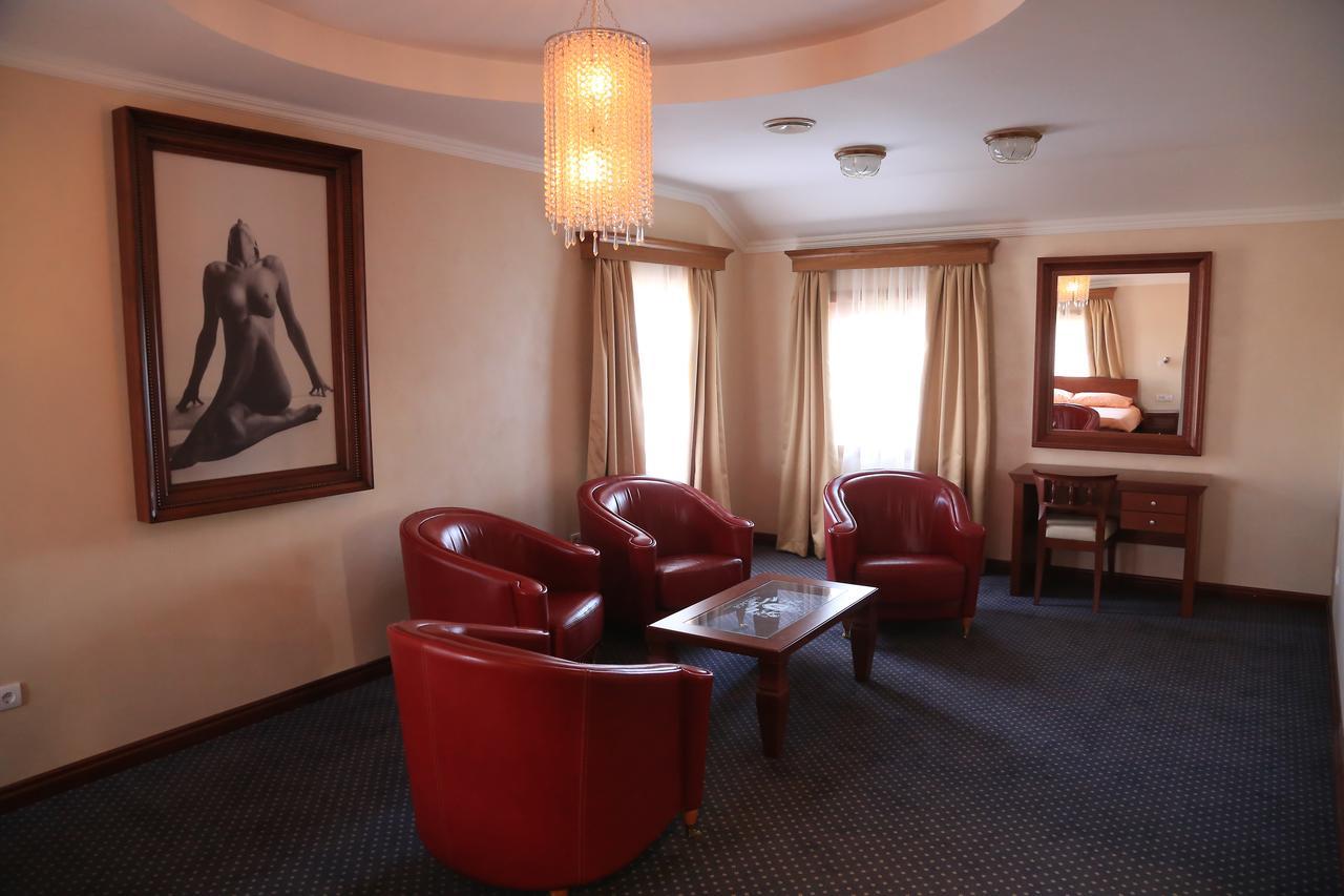 Hotel Village Stari Banovci ภายนอก รูปภาพ